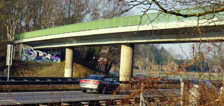Brücken auf Autobahnen: hier an der A27 bei Achim