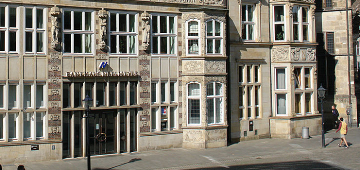 Das Portal des Bankhauses Neelmeyer am Markt. Foto: Godewind Bremen