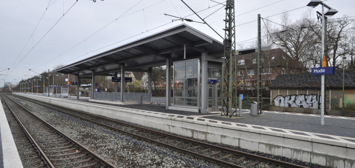 Im Bahnhof Hude und auf der Strecke nach Wüsting werden im April und Mai diverse Weichen und Gleise erneuert. Die Deutsche Bahn investiert dort 13,8 Millionen Euro .Foto: Konczak