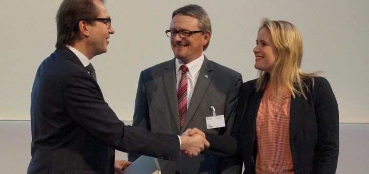Bundesverkehrsminister Alexander Dobrindt (links) mit Landrat Bernd Lütjen (SPD) und der Abgeordneten Christina Jantz-Herrmann (SPD). Foto: red