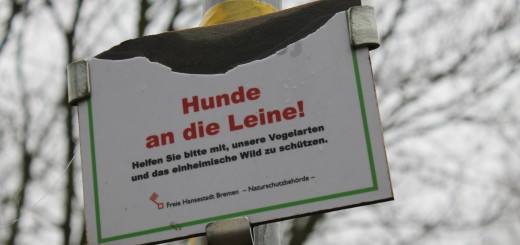 Im Grenzgebit Bremen-Niedersachsen werden Hinweisschilder mutwillig zerstört.