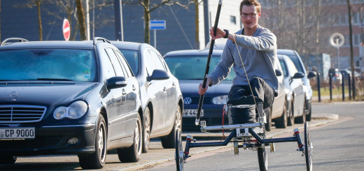 Der Bremer Kanusportler und Paddelfahrrad-Entwickler Kai Eggemann kann durch seine Erfindung nun auch im Winter draußen trainieren. In Höchstform startet er in die kommende Saison. Foto: Pressedienst Bremen