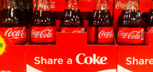 Coca Cola Flaschen. Foto: Mike Mozart / JeepersMedia