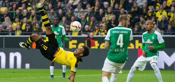 Mit diesem Fallrückzieher hatte Dortmunds Torjäger Pierre-Emerick Aubameyang kein Glück. Nach dem Seitenwechsel traf der Gabuner zur 1:0-Führung für die Gastgeber. Foto: nph