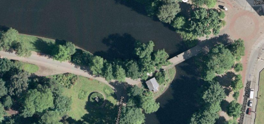 Ganz versteckt im Grün der Wallanlagen liegt das Torhaus, wie die Satellitenaufnahme zeigt. Foto: Google Earth