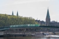 Eine Stadt im grün-weißen Fieber: Überall in Bremen sieht man Werder-Plakate. Foto: Nordphoto