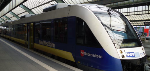 Die Nordwestbahn unterwegs, hier im Bahnhof Oldenburg. Foto: hirohabibi