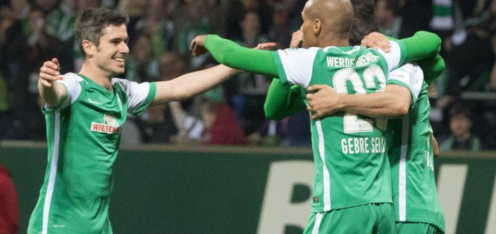 Die Werder-Profis bejubeln einen der sechs Treffer gegen den VfB Stuttgart. Foto: Nordphoto