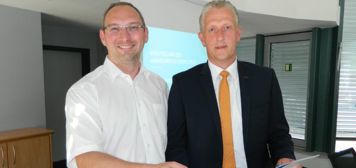 Aufsichtsratschef Professor Dr. Tim Jesgarzewski und Stadtwerke-Geschäftsführer Christian Meyer-Hammerström (von links). Foto: Bosse