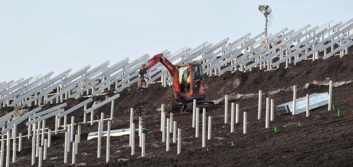 Von der Deponie zum "Energieberg": Solaranlagen im Blockland. Foto: WR