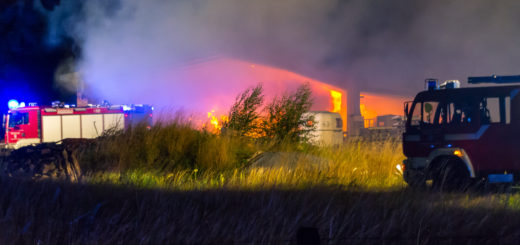 Bei Eintreffen der ersten Kräfte standen weite Teile des Gebäudes bereits in Flammen. Foto:FF Verden/Köhler