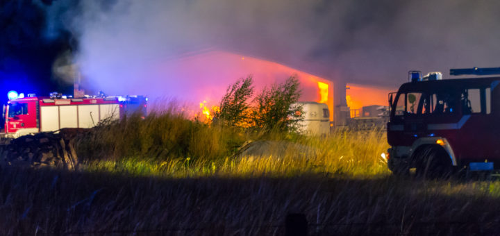Bei Eintreffen der ersten Kräfte standen weite Teile des Gebäudes bereits in Flammen. Foto:FF Verden/Köhler
