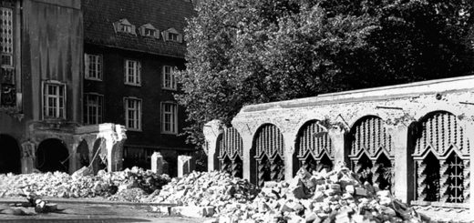 Der Abbruch der Arkaden begann am 12. September 1955 und schritt schnell fort. Bildvorlage: Stadtarchiv Delmenhorst