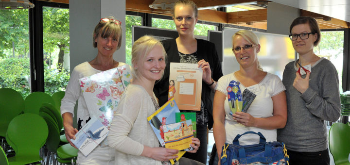 Katharina Loeber, Ann-Christin Leymann, Tanja Ehrlich (GCP), Wiebke Machel und Kira Dartsch (von links) engagieren sich für die „Schulstartpakete“. Foto: Konczak