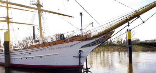 Schulschiff Deutschland: Die "alte Dame" benötigt dringend Hilfe. Foto: Schlie