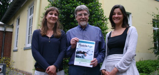 Wollen mit gemeinsam mit Senioren eine App entwickeln: Ulrike Gerhard (v.l.), Prof. Dr. Herbert Kubicek und Dr. Juliane Jarke. Foto: Neloska