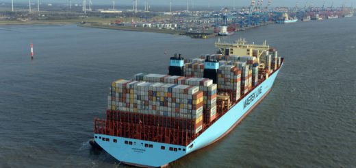 Container Terminal Erstanlauf der Maren Maersk in Bremerhaven 26.2.15 Luftfoto Scheer