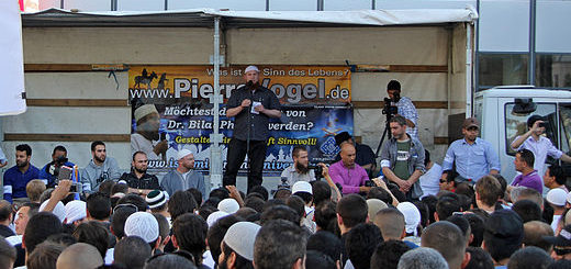 Der Salafisten Prediger Pierre Vogel bei einer Kundgebung in Koblenz. Foto: wikimedia