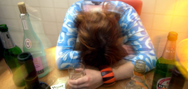 Mädchen mit Alkoholproblem. Foto: WR