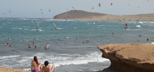 Am südlichen Strandabschnitt von El Médano sind die Kitesurfer zuhause. Foto: Sieler
