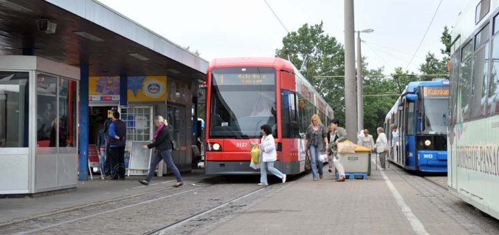 Die Bahnlinie 8 wird vorerst wohl weiterhin am Roland-Center enden. Der Planfeststellungsbeschluss für die Verlängerung der Straßenbahn nach Stuhr und Weyhe wurde vom Oberverwaltungsgericht gestoppt.