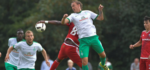 Max Kruse (M.) machte gegen Ingolstadt ein gutes Spiel, bereitete das 1:0 durch Bartels vor. Foto: Nordphoto