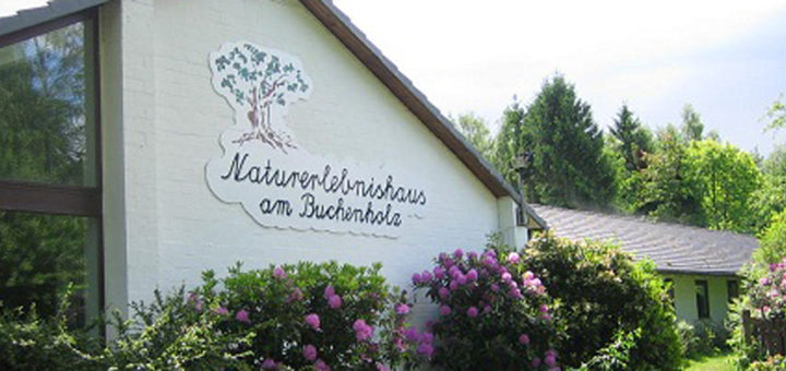 Das Naturerlebnishaus am Buchenholz liegt zwischen Tarmstedt und Hepstedt auf einem Waldgrundstück, östlich der Kreisstraße auf dem Geestrand zum Teufelsmoor in unmittelbarer Nähe des Mischwaldes Buchenholz. Foto: red