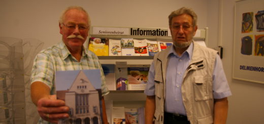 Ulf Kors und Hermann Röben vom Delmenhorster Seniorenbeirat laden für den 1. Oktober zum Seniorentag im Rathaus ein. Foto: Lürssen