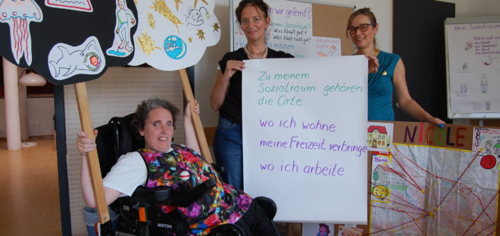 Die Moderatorinnen Nicole Papendorff (v.l.), Birgit Kmiecinski und Sylvia Kuttruf im Workshop „Mein Sozialraum“ Foto: pv