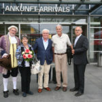 Der Heimatverein empfing zusammen mit Hollatz Nachfahren des Oberamtmannes Schroeter am Bremer Flughafen.