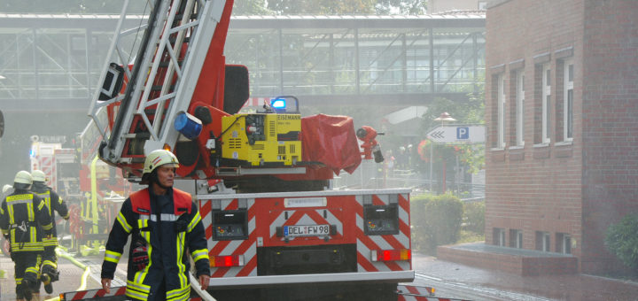 Rund 300 Feuerwehrleute waren bei dem Krankenhausbrand am 16. September im Einsatz