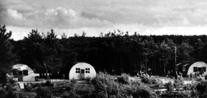 Diese Nissenhütten und die Küchenbaracke bildeten den Anfang des Schullandheims.Foto: Stadtarchiv Delmenhorst