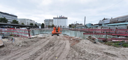 Auf der Baustelle des City Gate werden letzte Aufräumarbeiten gemacht, bevor am Montag die Übergabe stattfindet. Foto: Schlie