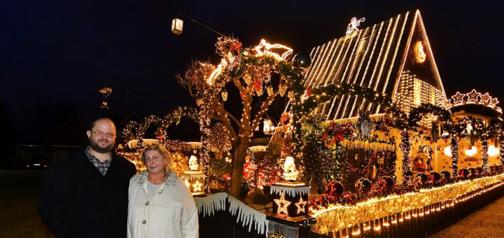 Weit mehr als 50.000 Lämpchen lassen das Haus von Sven und Martina Borchart an der Brechtstraße in weihnachtlichem Glanz erstrahlen.Foto: Konczak
