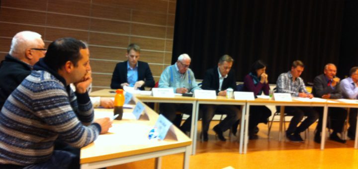 Adam Golkontt (auf dem Foto ganz links) wird weiter im Beirat Huchting bleiben - allerdings zukünftig nicht mehr für die AfD, sondern als unabhängiger Abgeordneter. Foto: lod