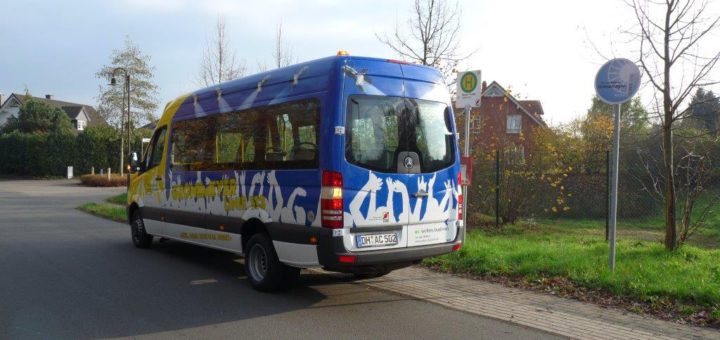 Der Grönemeyer-Bus, Bus Buslinie 113, fährt etwa alle eineinhalb Stunden durch die ganze Gemeinde Stuhr bis zum Roland-Center und zurück. In der Woche vor Weihnachten kann kostenlos mitgefahren werden. Foto: VBN