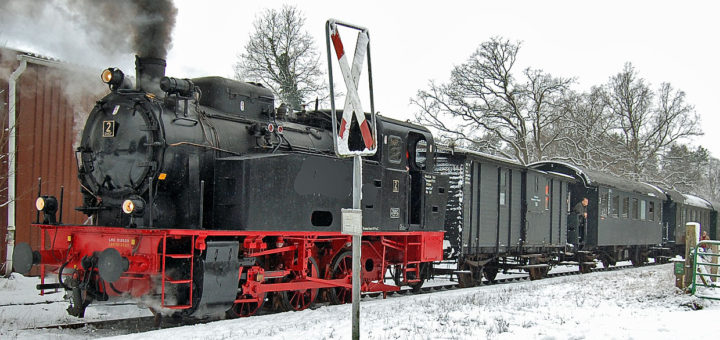 Die historische Dampflok 2 von Jan Harpstedt fährt am Heiligabend zweimal von Harpstedt nach Heiligenrode und zurück. Zugfahrt Stuhr historischer Zug Aktivität für die Wartezeit Foto: J. Kothe /DHEF
