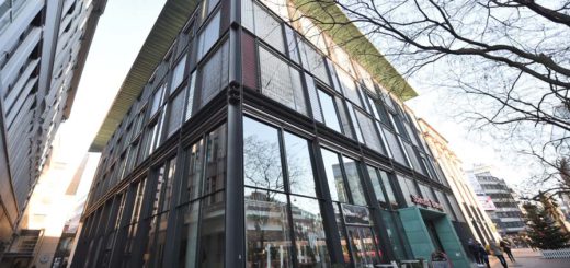 Die Sparkasse Bremen will diesen Teil ihres Gebäudes verkaufen und daraus ein Einkaufszentrum machen - die Gebäude sind sanierungsbedürftig und zu groß. Foto: Schlie