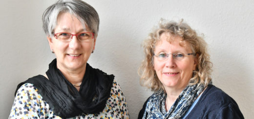 Karin Stelljes und Martina Meinken (rechts) engagieren sich aktiv beim Hospizdienst Delmenhorst. Foto: Konczak