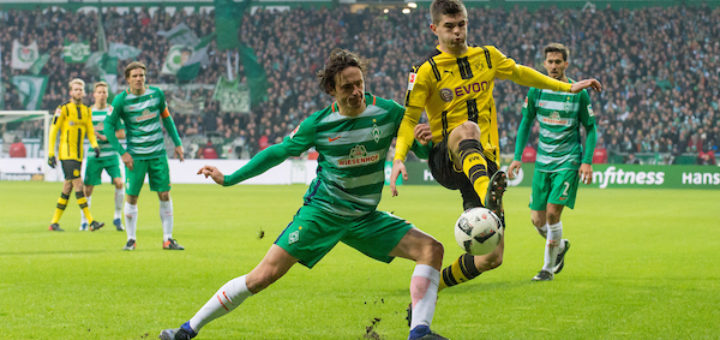 Werders Winterneuzugang Thomas Delaney (l.) legte gegen Dortmund ein gutes Debüt hin. Foto: Nordphoto