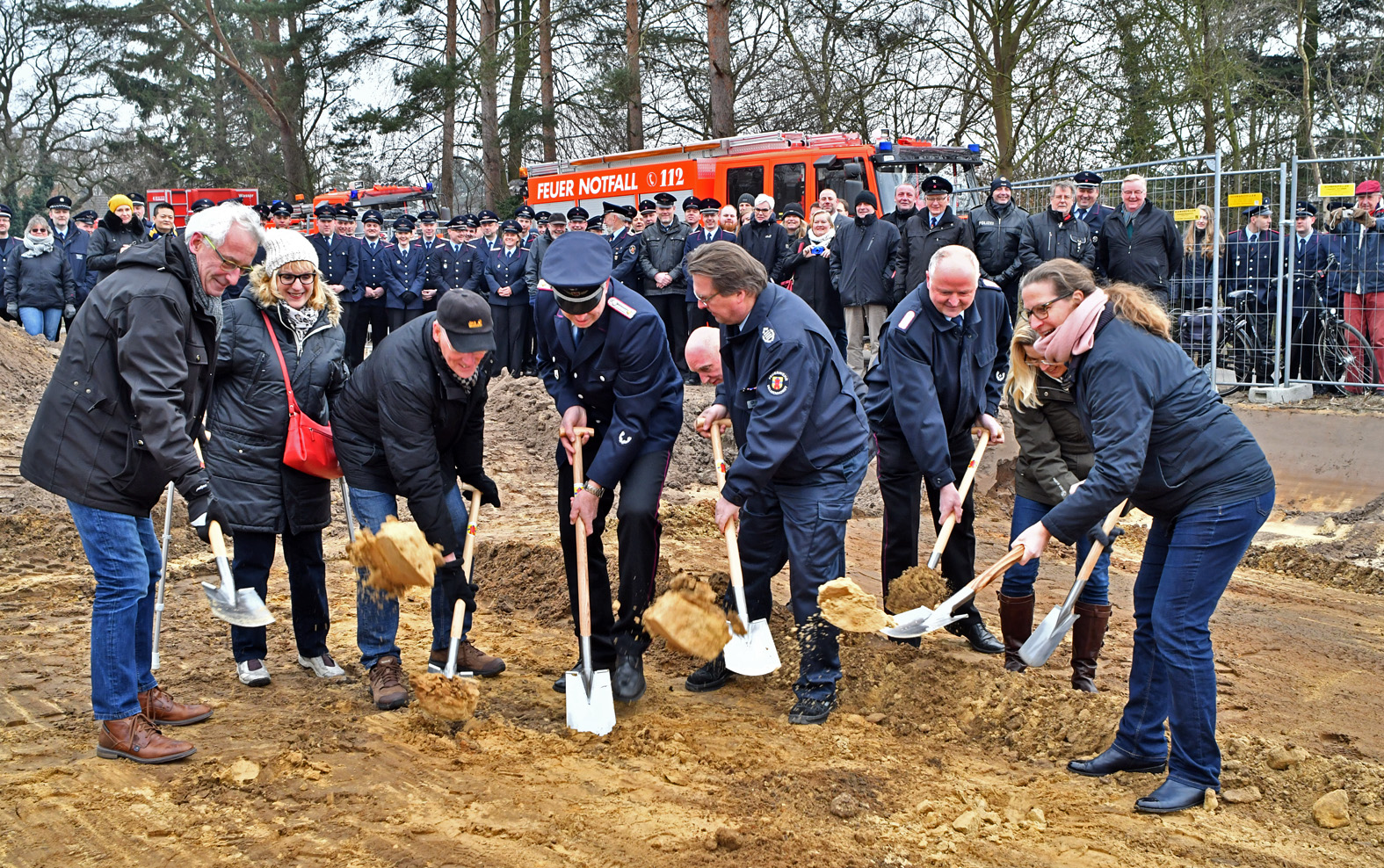 Spatenstich für neues Feuerwehrhaus in Hasbergen - WeserReport.de - Weser Report