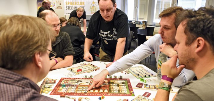 Auf den zehnten Bremer Spieletagen können Gesellschaftsspielefans am kommenden Wochenende zahlreiche Spiele unter Anleitung ausprobieren. Foto: Schlie
