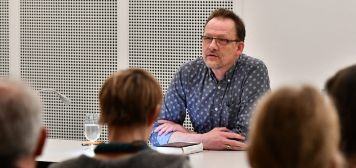 Bernhard Kegel las im HWK vor einem interessierten Publikum. Im Anschluss musste er noch einige Fragen beantworten. Foto: Konczak