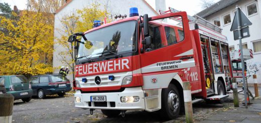 Unfall Verstorben Feuerwehr Feuerwehrfahrzeug tot Feuer Pkw Symbolfoto: WR