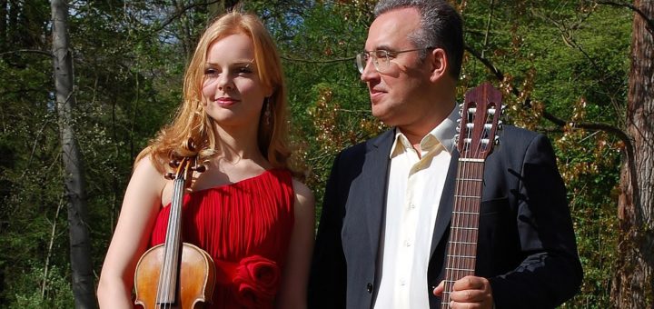 Die Violinistin Anna Markova und Gennady Kuznetsov treten Anfang Mai in Delmenhorst auf. Er wird sie an der Gitarre begleiten.Foto: pv