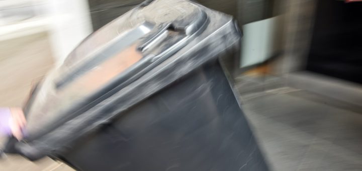 Wer opfer eines Mülltonnen-Diebes wure, sollte dies sofort melden. Foto: Schlie