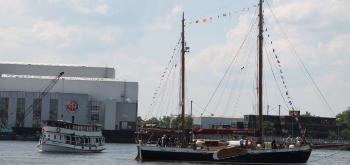 Kostenlose Schiffsrundfahrten, viel Musik und ein Familienprogramm – das Vegesacker Hafenfest geht vom 9. bis 11. Juni in seine 38. Runde. Foto: av
