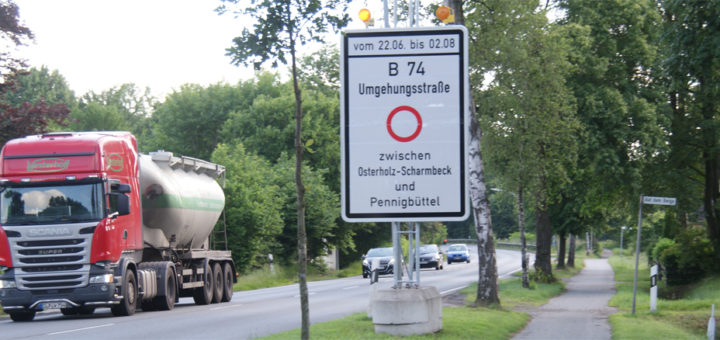 Für eine Fahrbahnsanierung wird die B 74 zwischen Lintel und Pennigbüttel komplett gesperrt. Umleitungen werden weiträumig ausgeschildert. Foto: Möller