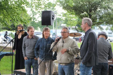 Christoph Lottes (v. l.), Renate Heitmann, Rainer Imholze und Karsten Schmidt eröffneten den Platz sowie den „Shakes-Biergarten“.