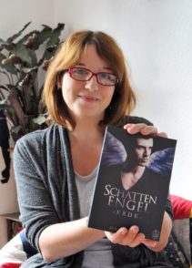 Studentin Sara Brandt veröffentlicht in Kürze den zweiten Band ihrer Trilogie „Schattenengel“.Foto: Füller